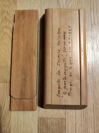 Portapenne in legno pirografato