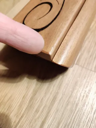 Portapenne in legno pirografato