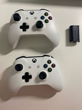 Xbox One S 1TB + 2 Mandos + GTA V + Pack regalo.