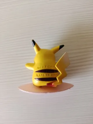 Figura Pikachu Surf