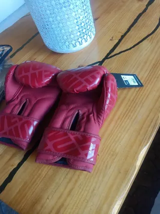 Guantes de boxeo Venum rojos