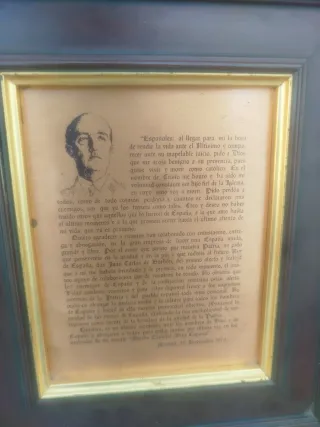 Foto Francisco Franco con texto grabado sobre cobr