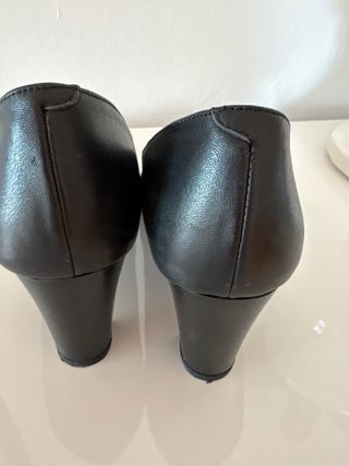 Zapatos de tacón de piel negros