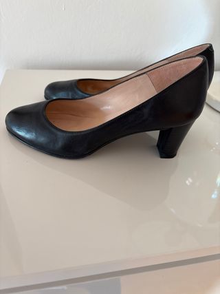 Zapatos de tacón de piel negros