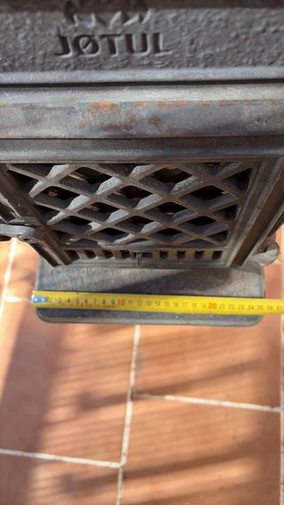 Estufa de leña Jotul Negra. No se envía.