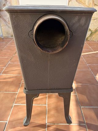 Estufa de leña Jotul Negra. No se envía.