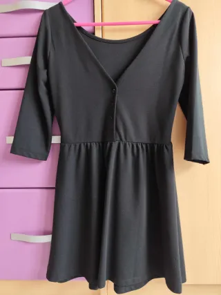 Vestido negro Stradivarius