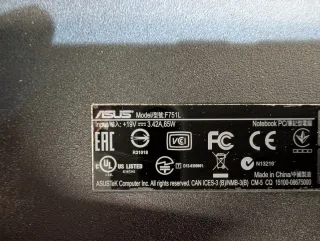 Portátil Asus F751L 17,3" Negro Windows 11