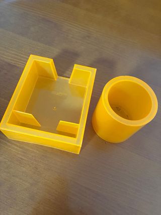 Porta papeles y bote bolis amarillo