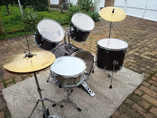 Batería Acústica Milenium Roja, muy nueva ,