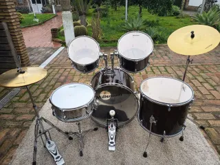 Batería Acústica Milenium Roja, muy nueva ,