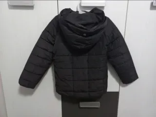 Abrigo acolchado con capucha para niños