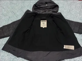 Abrigo acolchado con capucha para niños