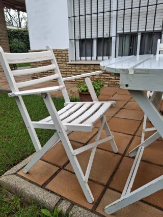 Mesa y 3 sillas de jardin