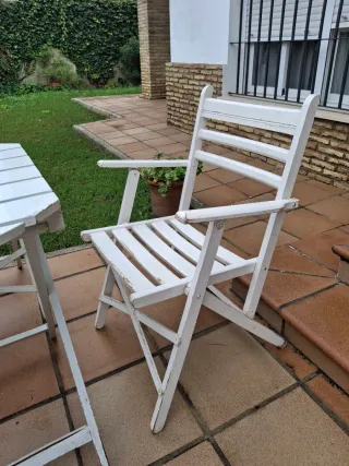 Mesa y 3 sillas de jardin