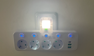 Regleta 4 enchufes con luz LED y USB