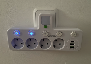 Regleta 4 enchufes con luz LED y USB