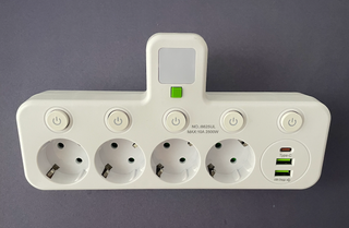 Regleta 4 enchufes con luz LED y USB