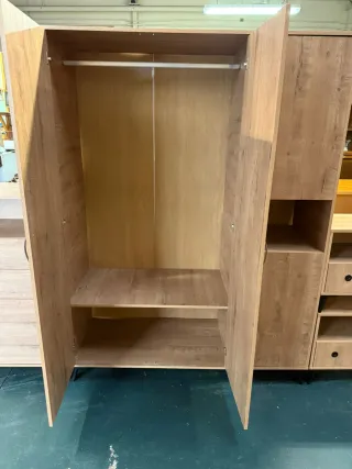 Armario modular con cómoda y mesitas