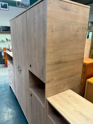 Armario modular con cómoda y mesitas