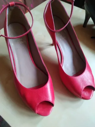 Zapato salón Mariamare rojo peep toe