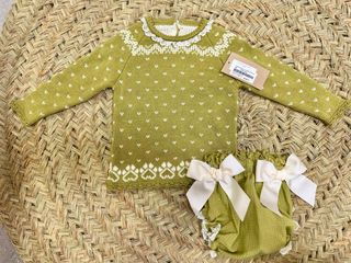 Conjunto jubón y pololos verde