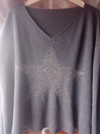 Jersey gris con estrella brillante