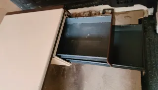 Mesa de oficina chapa beige y marrón