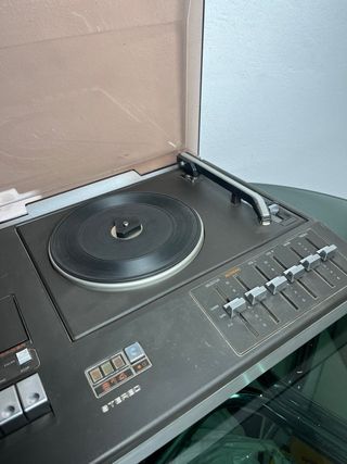 Tocadiscos Philips 814 con altavoces