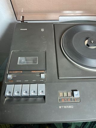 Tocadiscos Philips 814 con altavoces