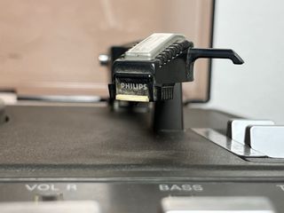 Tocadiscos Philips 814 con altavoces