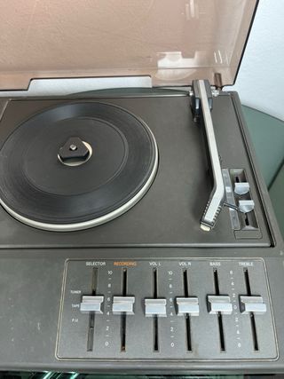 Tocadiscos Philips 814 con altavoces