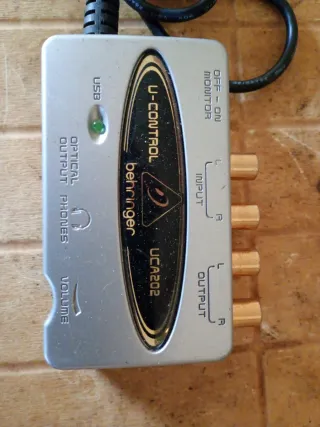 Behringer UCA202 Interfaz de Audio USB