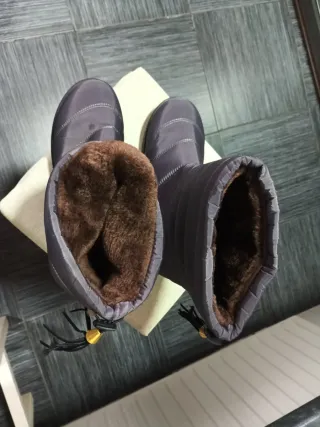 Botas de agua grises acolchadas