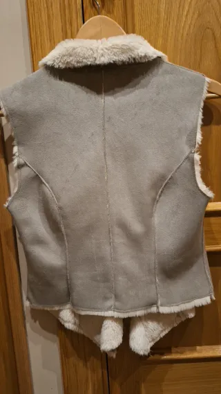 Chaleco mujer piel sintética beige y marrón