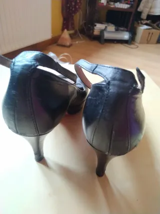 Zapatos Mariamare negros peep toe