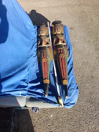 Figura de madera tallada estilo oriental