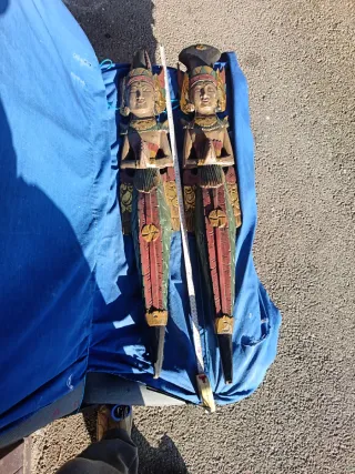 Figura de madera tallada estilo oriental