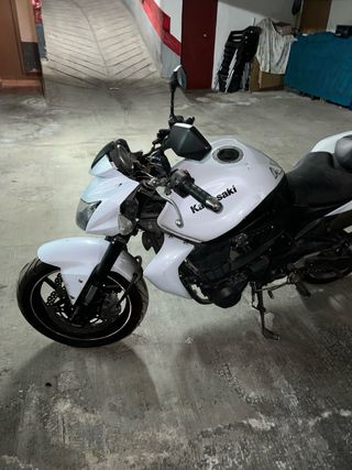 Kawasaki Z750 2010 Blanca y Negra