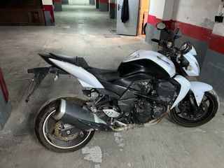 Kawasaki Z750 2010 Blanca y Negra