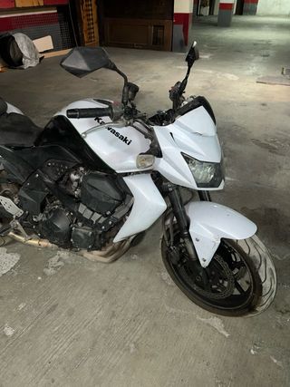 Kawasaki Z750 2010 Blanca y Negra
