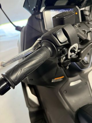 Yamaha TMAX 560 Maxi Scooter