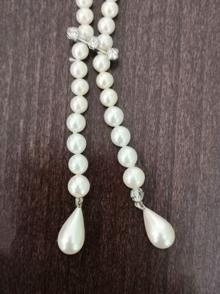 Collar de perlas tipo corbata