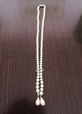 Collar de perlas tipo corbata