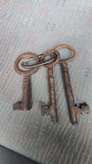 Lote de 3 llaves antiguas oxidadas