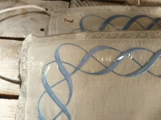 Pareja de manteles vintage bordados