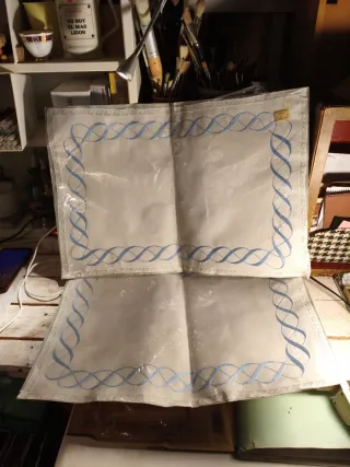 Pareja de manteles vintage bordados