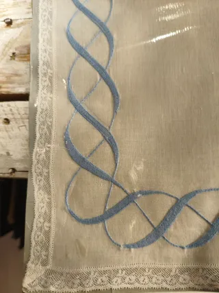 Pareja de manteles vintage bordados