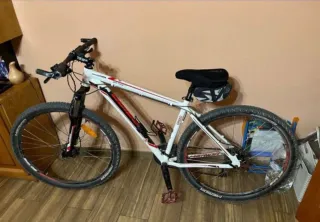 Bicicleta de Montaña Merida Blanca Nine 40 .
