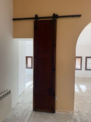 Puerta corredera de madera